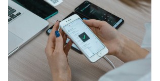 Мобільний E-commerce 2025: як керувати товарним бізнесом зі смартфона без офісу