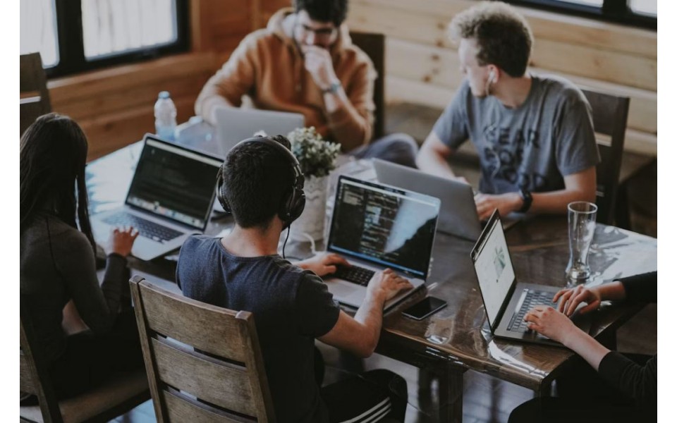 Бізнес-інкубатори у Польщі: легальна робота для фрілансерів без реєстрації JDG