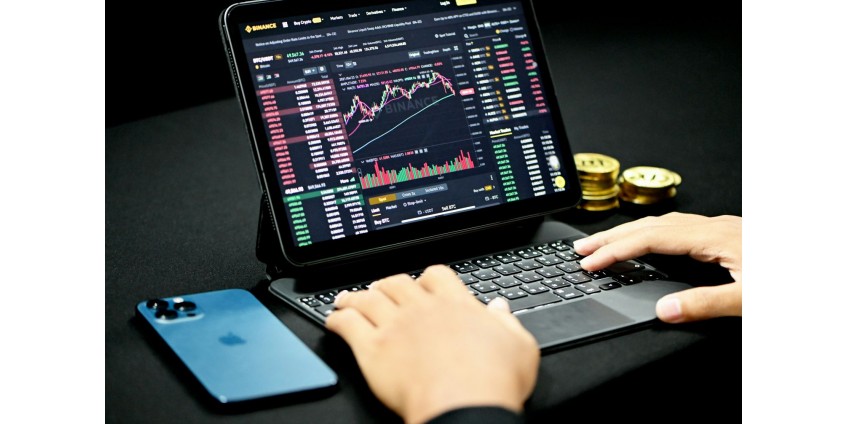 Тиск на долар: метали ростуть, долар слабшає — що це означає для трейдерів