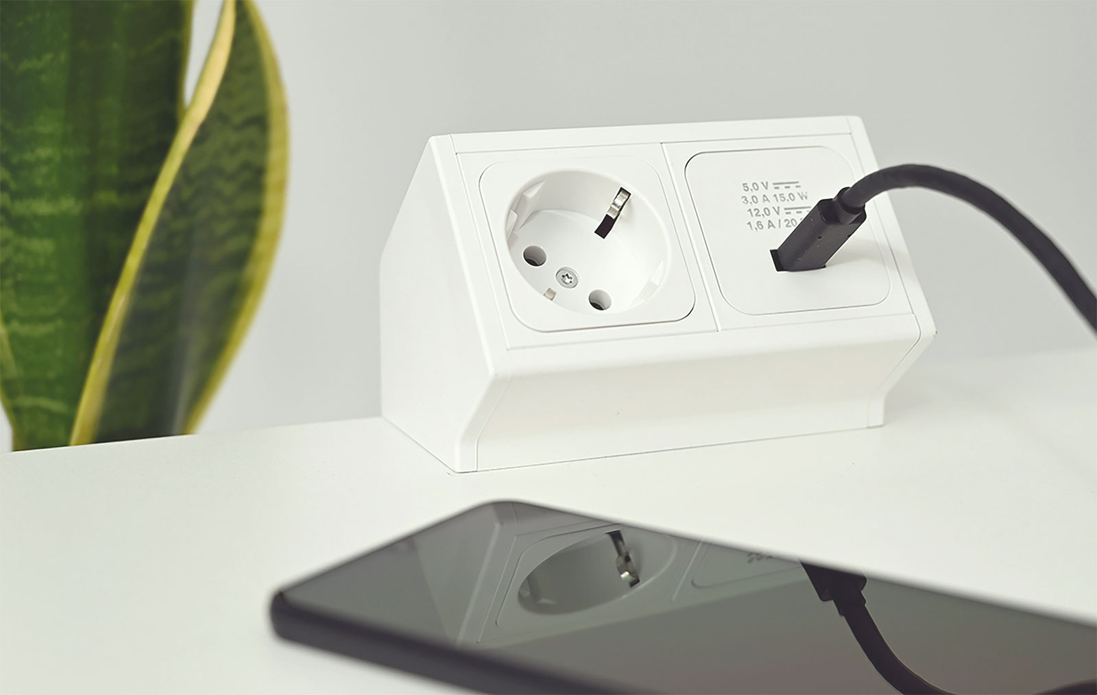 Технології у вашій розетці: інноваційні зарядні для мобільних пристроїв Технології у вашій розетці: інноваційні зарядні для мобільних пристроїв